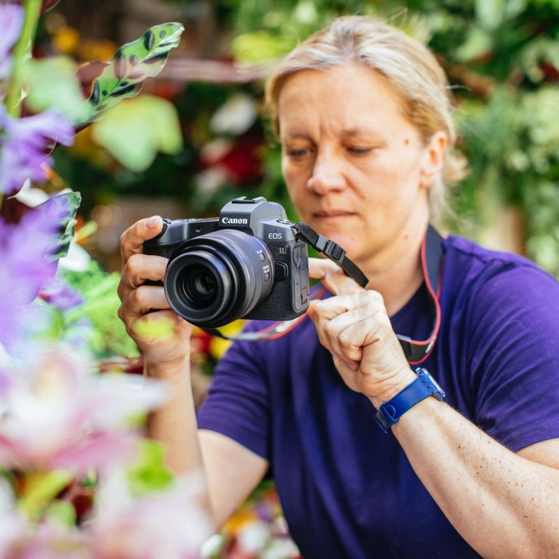 Ideal for filmmaking Guia Besana taking images of flowers